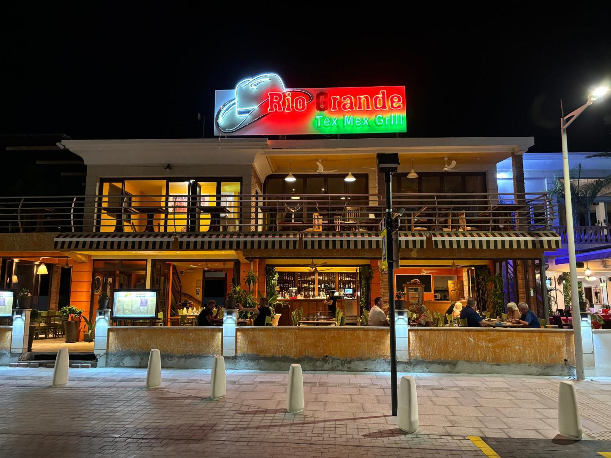 Anna's Place 2b, Paphos, Pool Apartament *