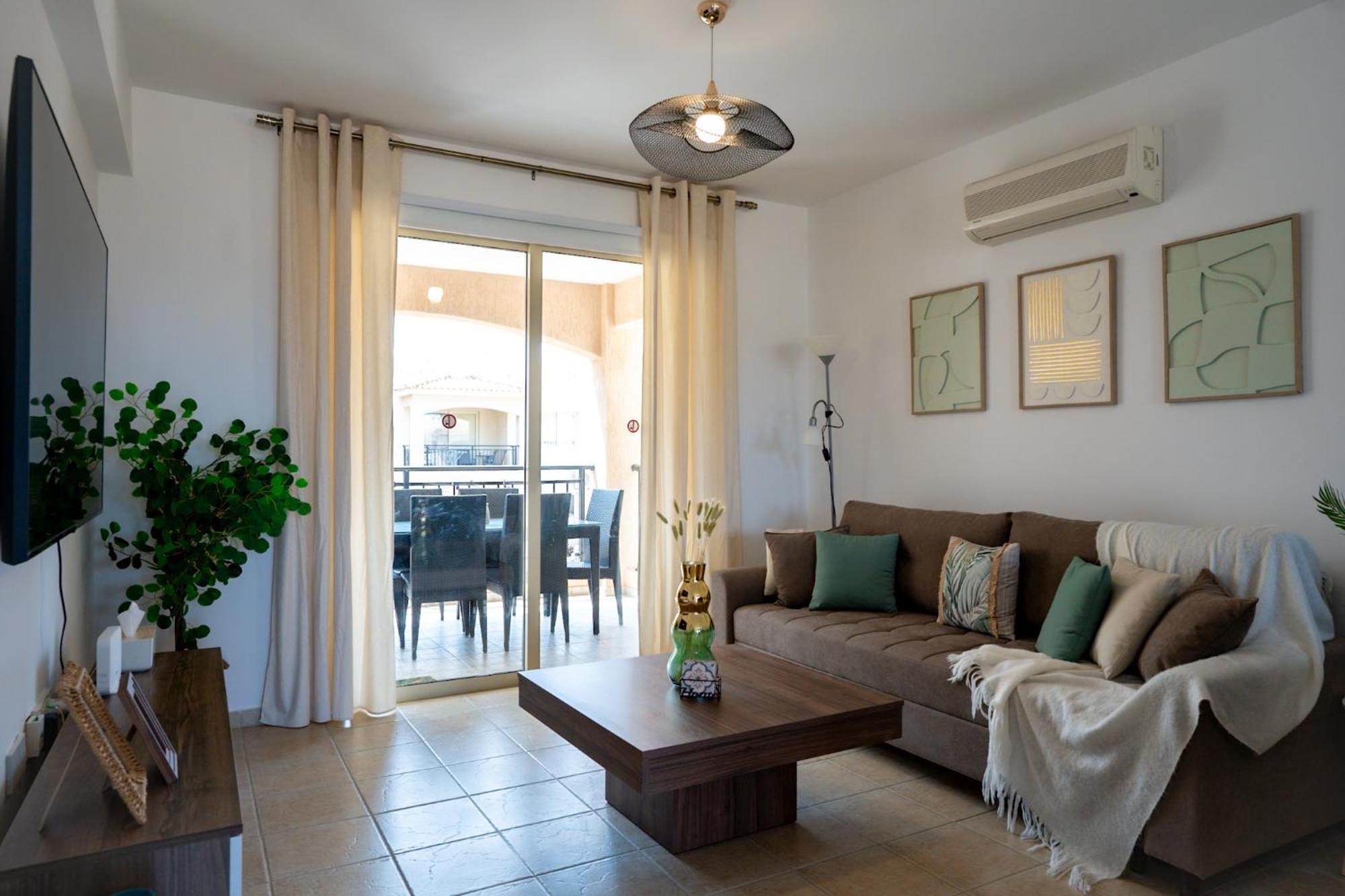 Anna's Place 2b, Paphos, Pool Apartament *