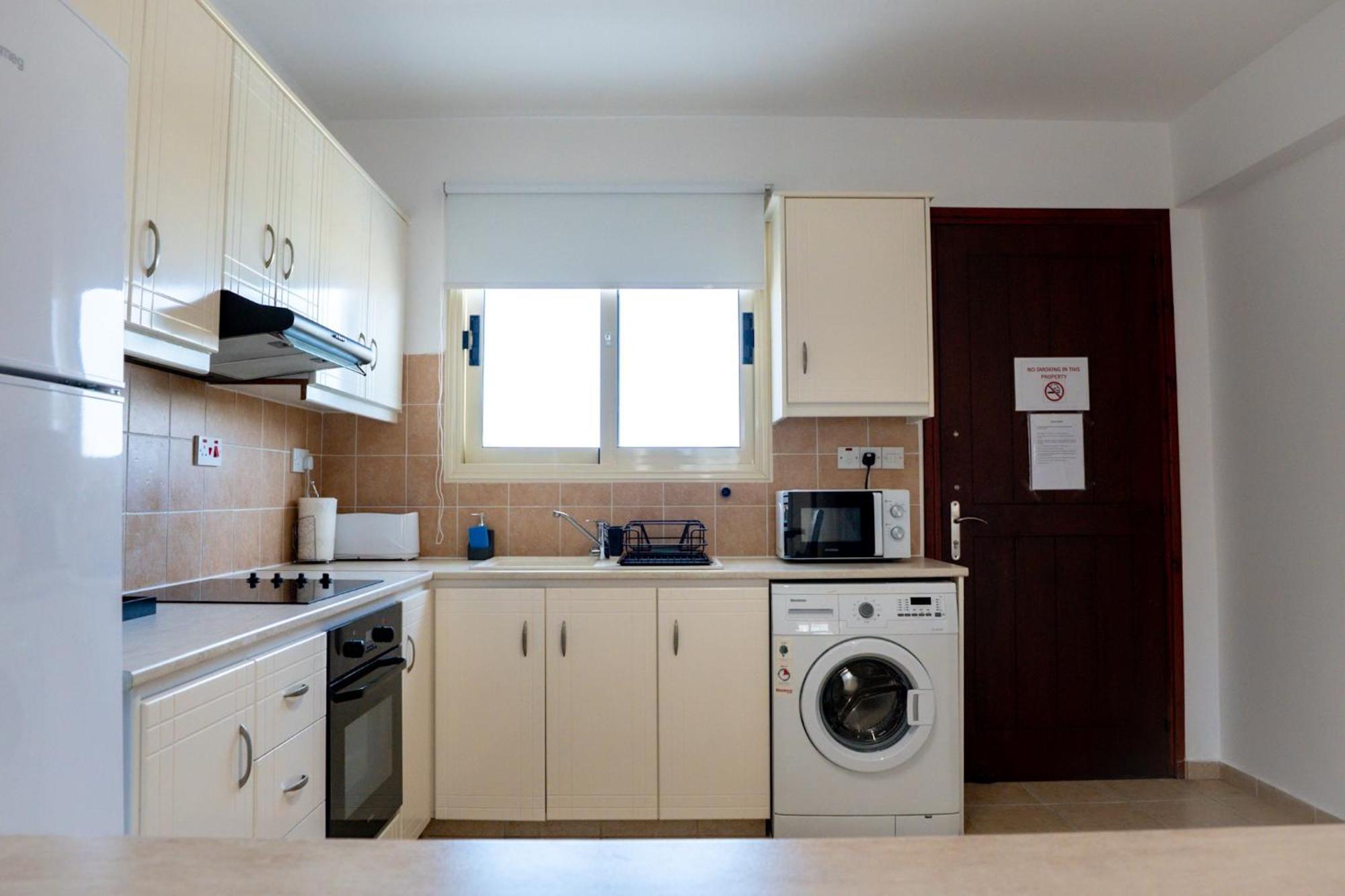Anna's Place 2b, Paphos, Pool Apartament