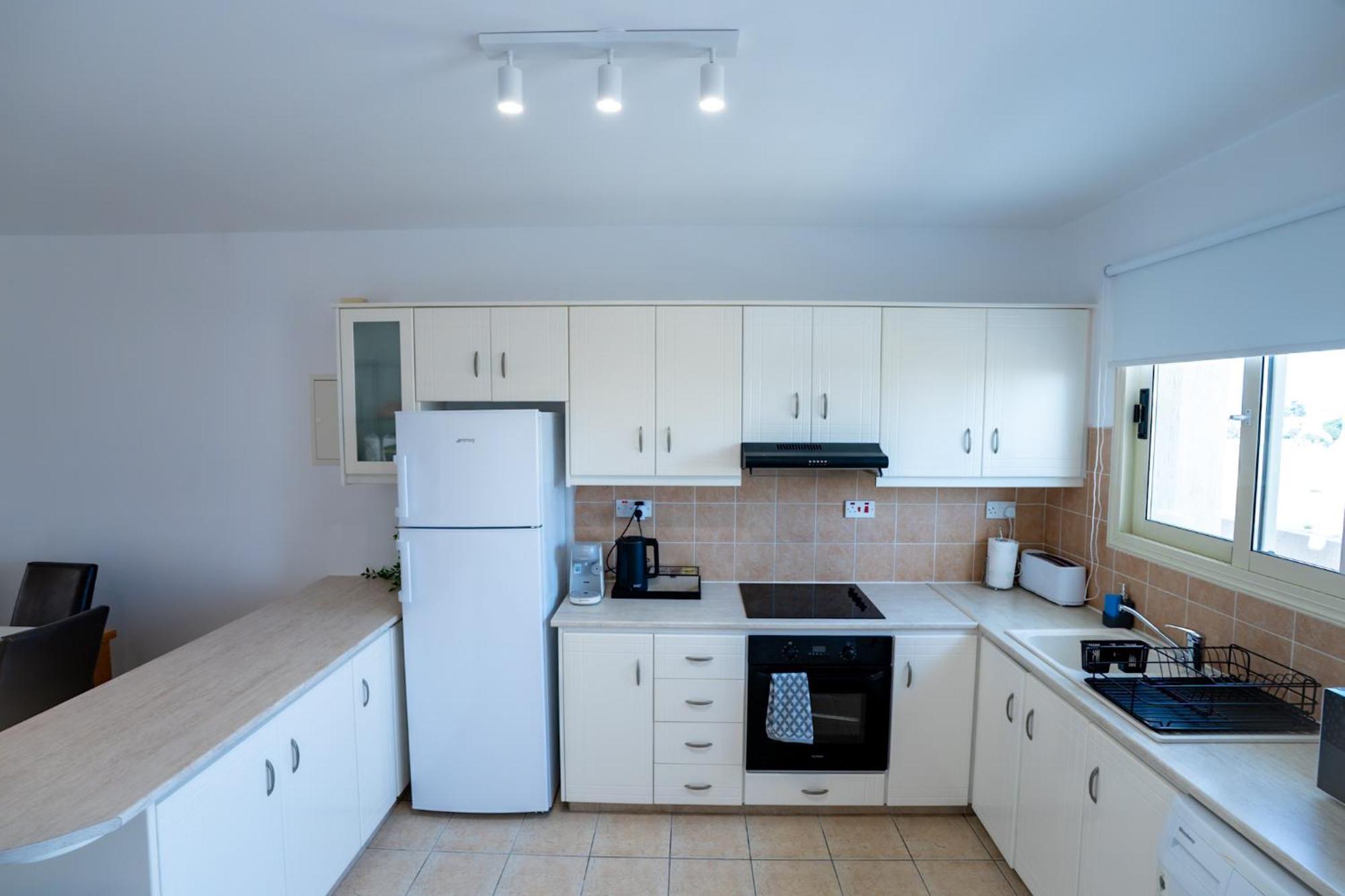 Anna's Place 2b, Paphos, Pool Apartament *